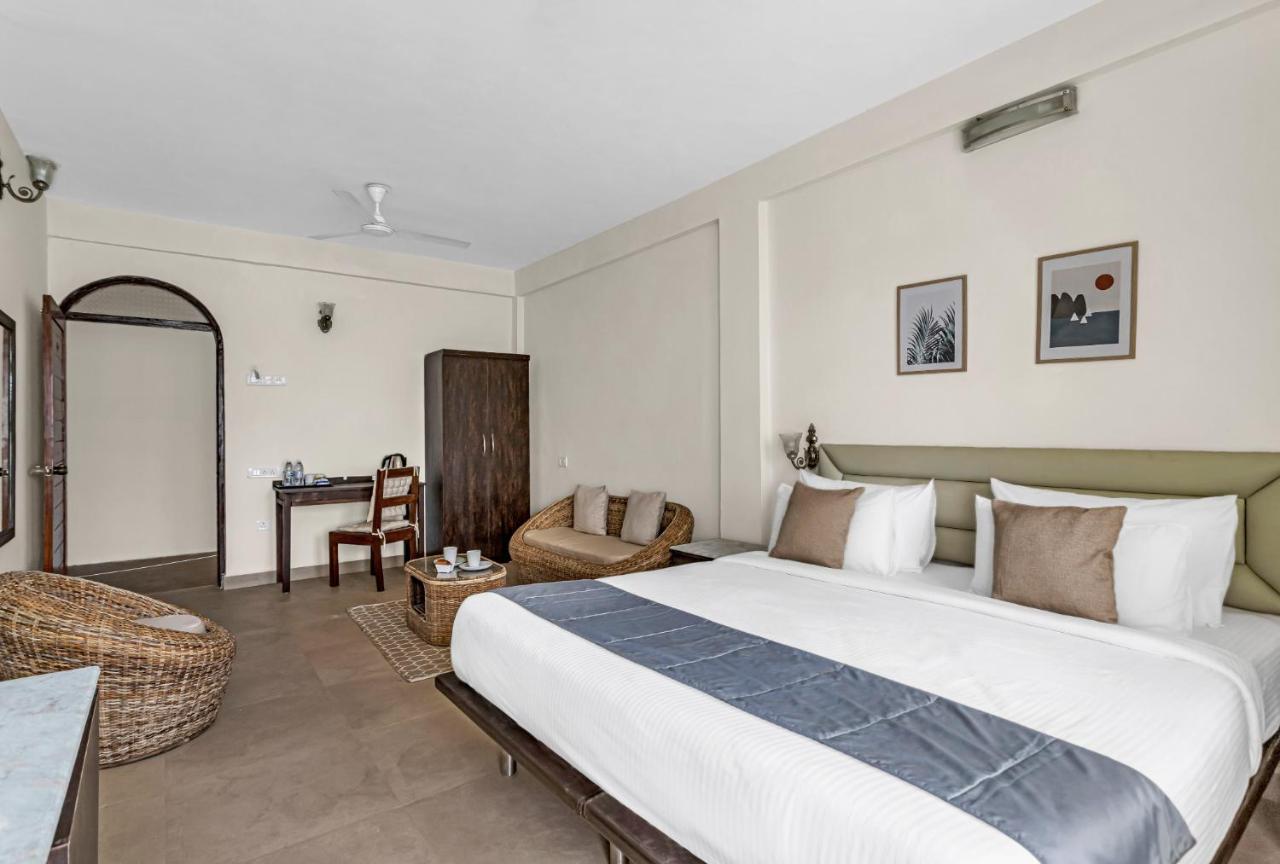 La Vaiencia Beach Resort, Morjim Bagian luar foto