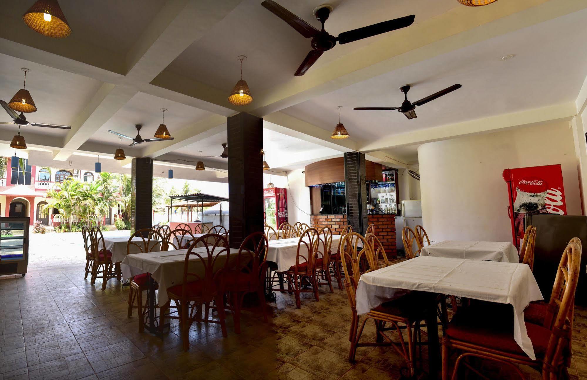 La Vaiencia Beach Resort, Morjim Bagian luar foto