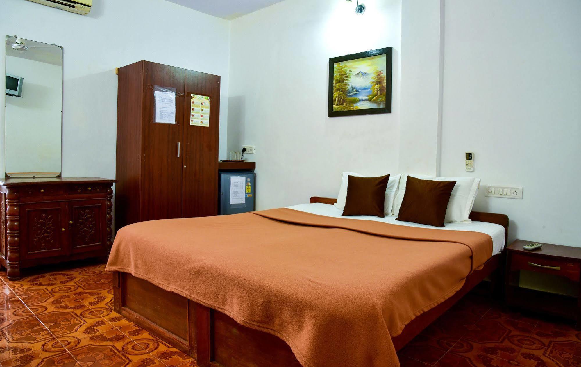 La Vaiencia Beach Resort, Morjim Bagian luar foto
