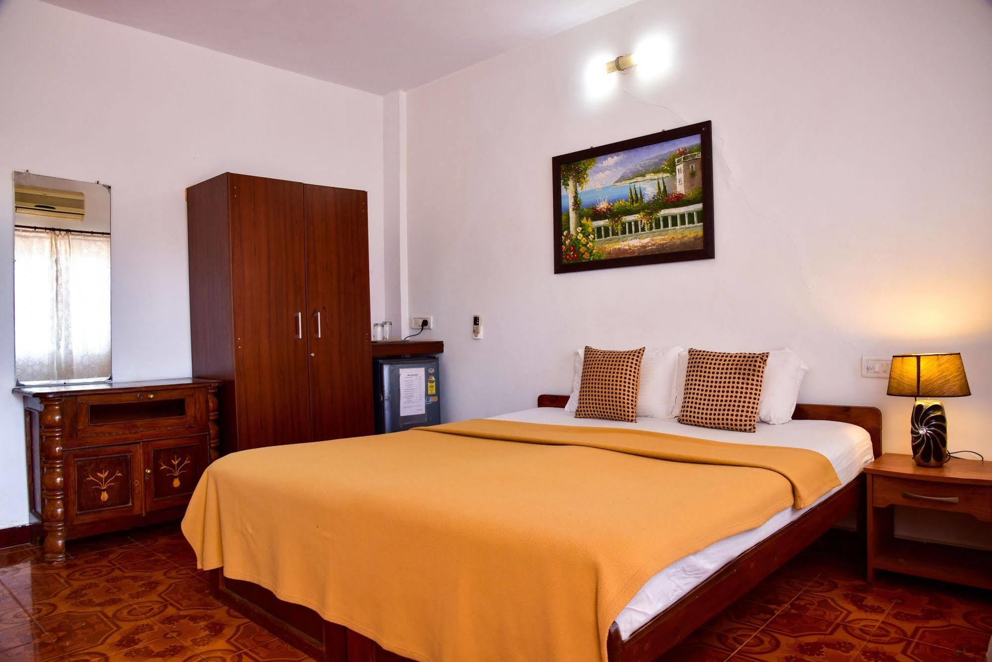 La Vaiencia Beach Resort, Morjim Bagian luar foto