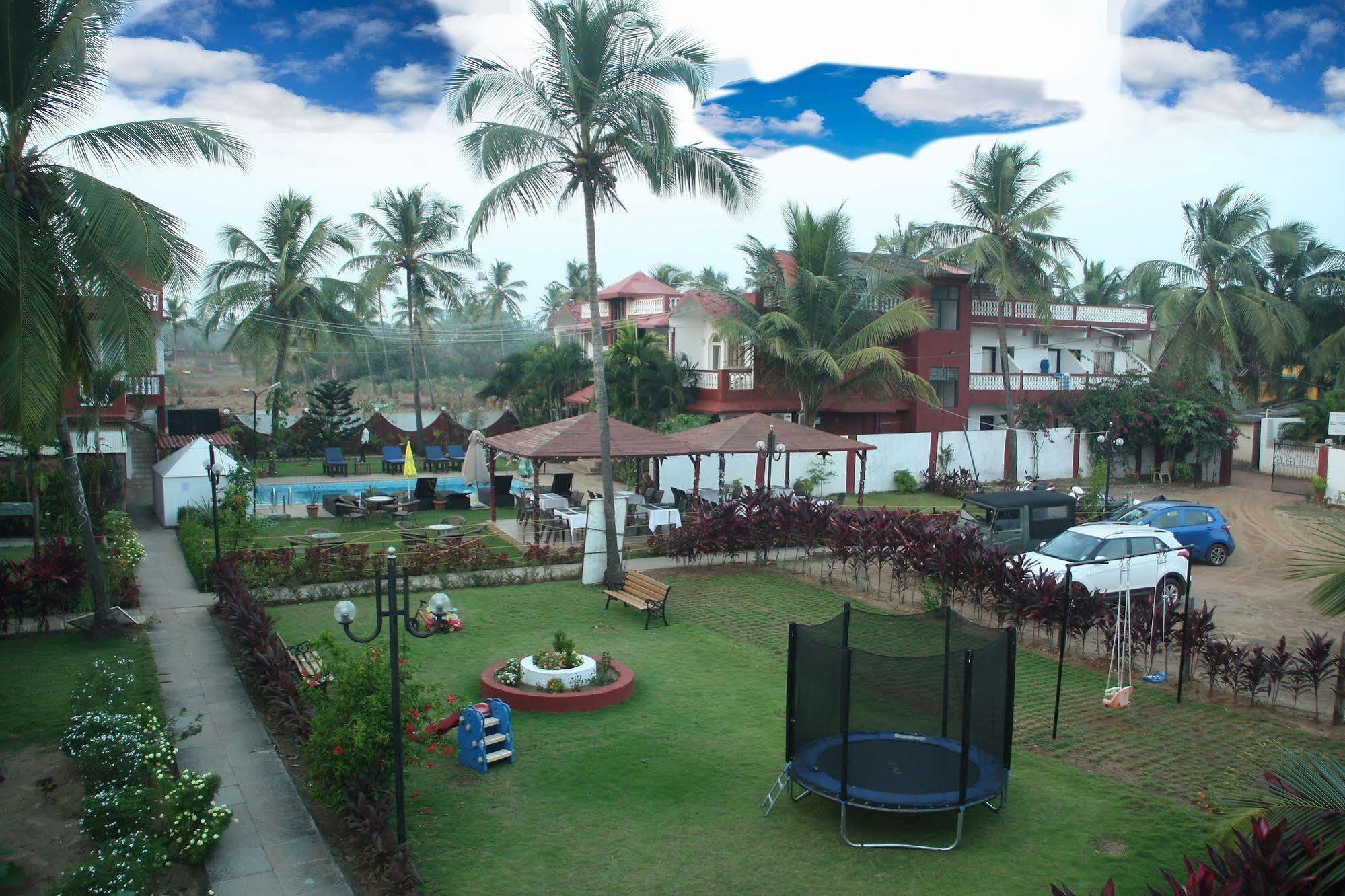La Vaiencia Beach Resort, Morjim Bagian luar foto