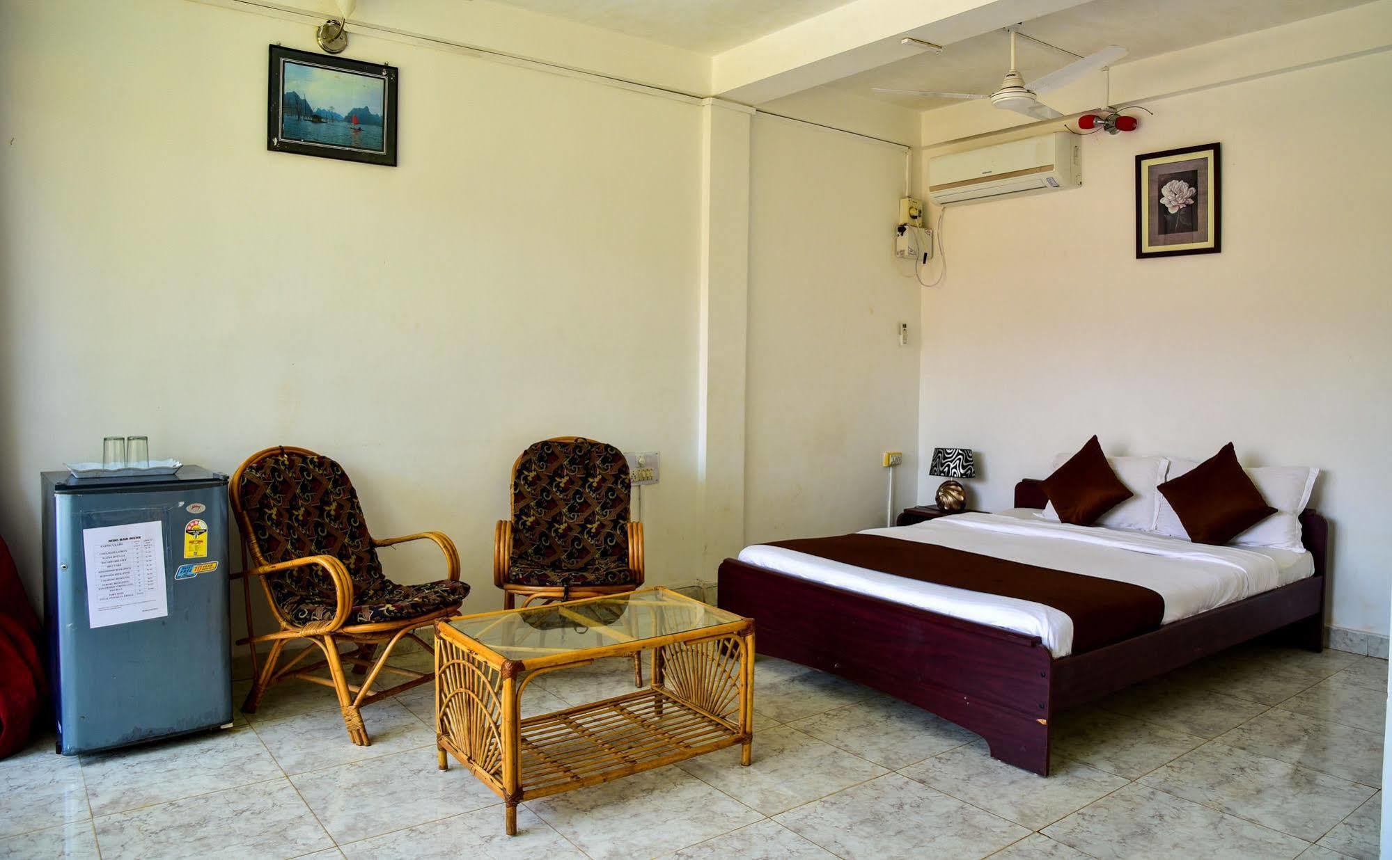 La Vaiencia Beach Resort, Morjim Bagian luar foto