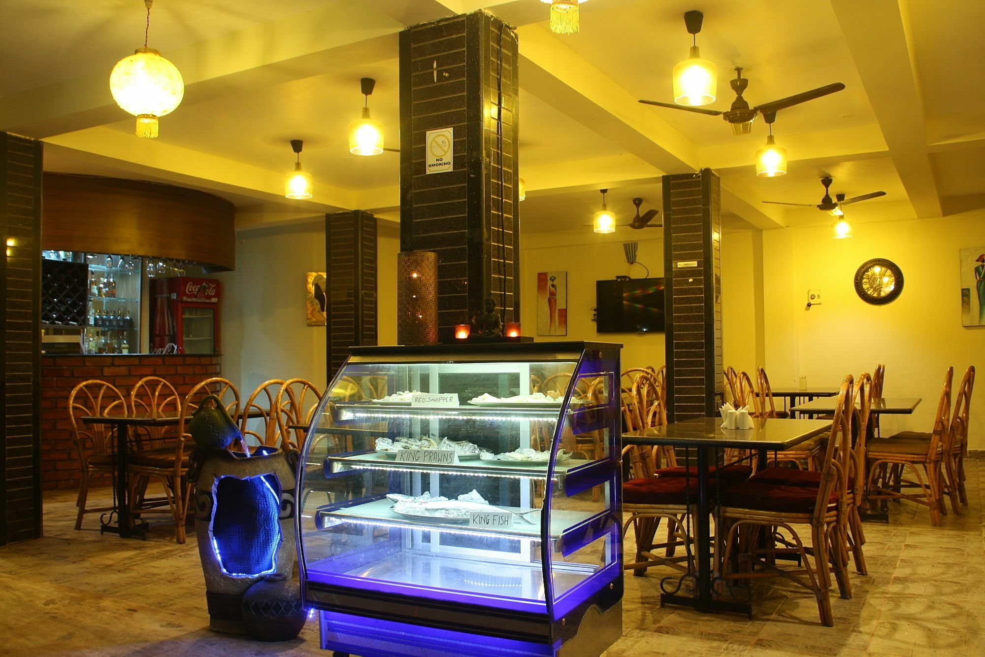 La Vaiencia Beach Resort, Morjim Bagian luar foto