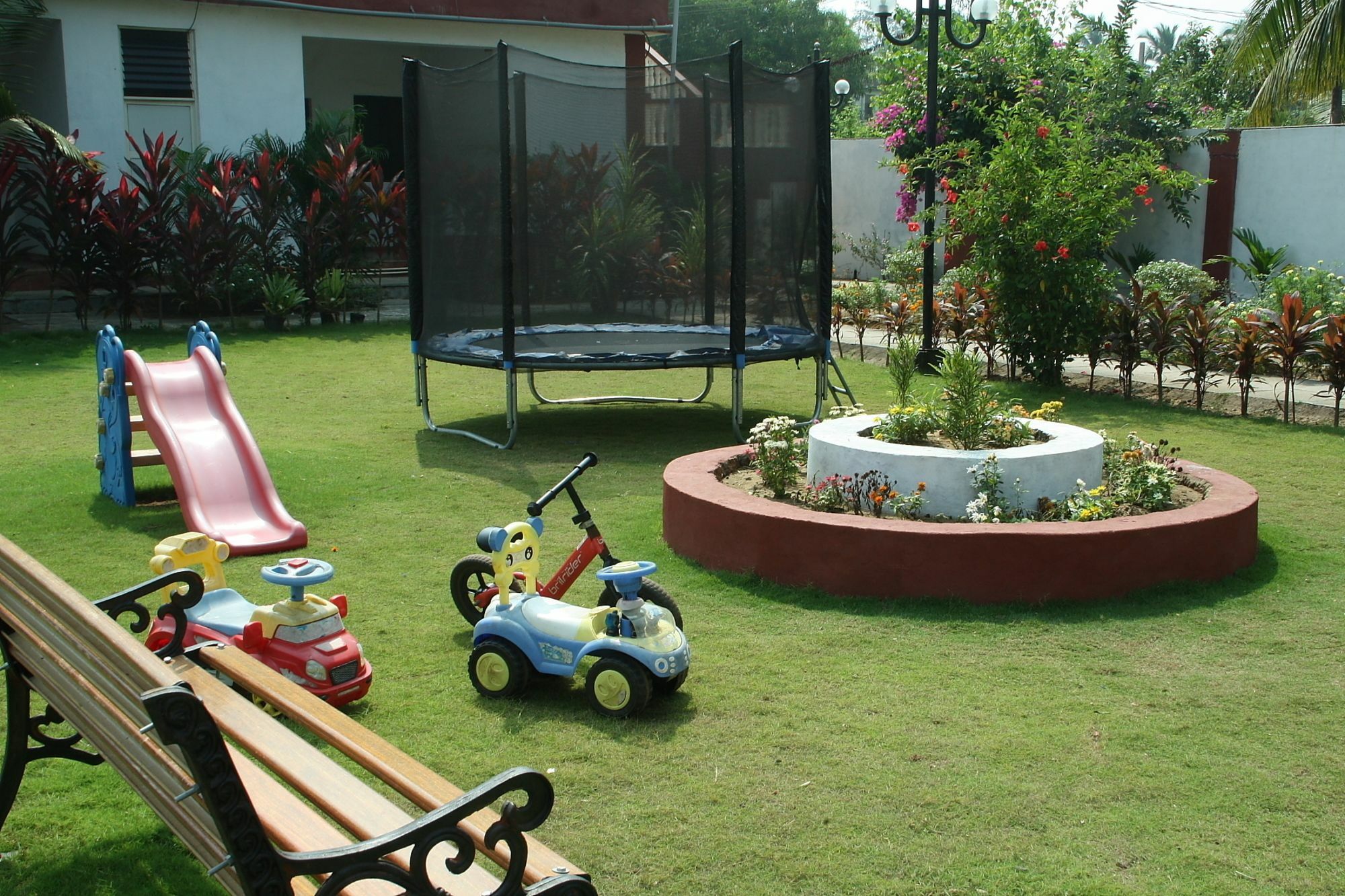 La Vaiencia Beach Resort, Morjim Bagian luar foto